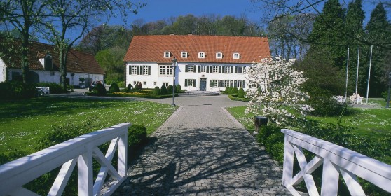 Haus des Gastes mit Kurpark in Bad Holzhausen